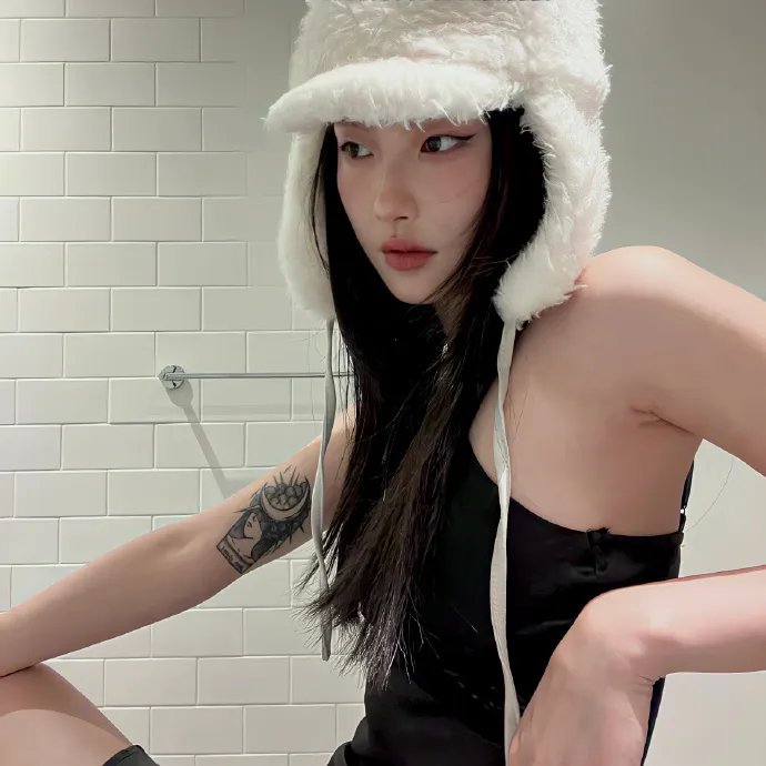蒙娜丽莎与血月亮